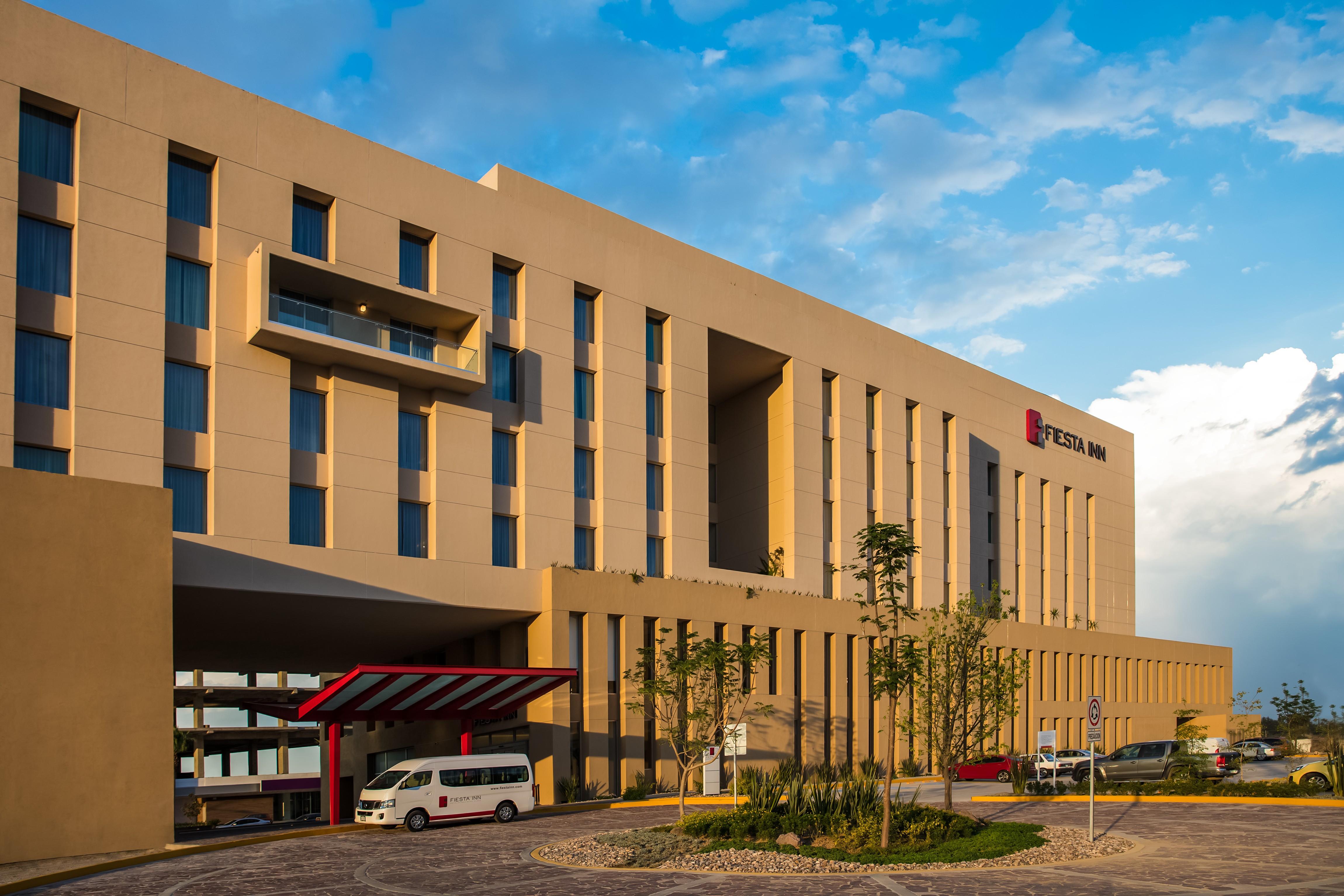 Fiesta Inn Silao Puerto Interior ภายนอก รูปภาพ