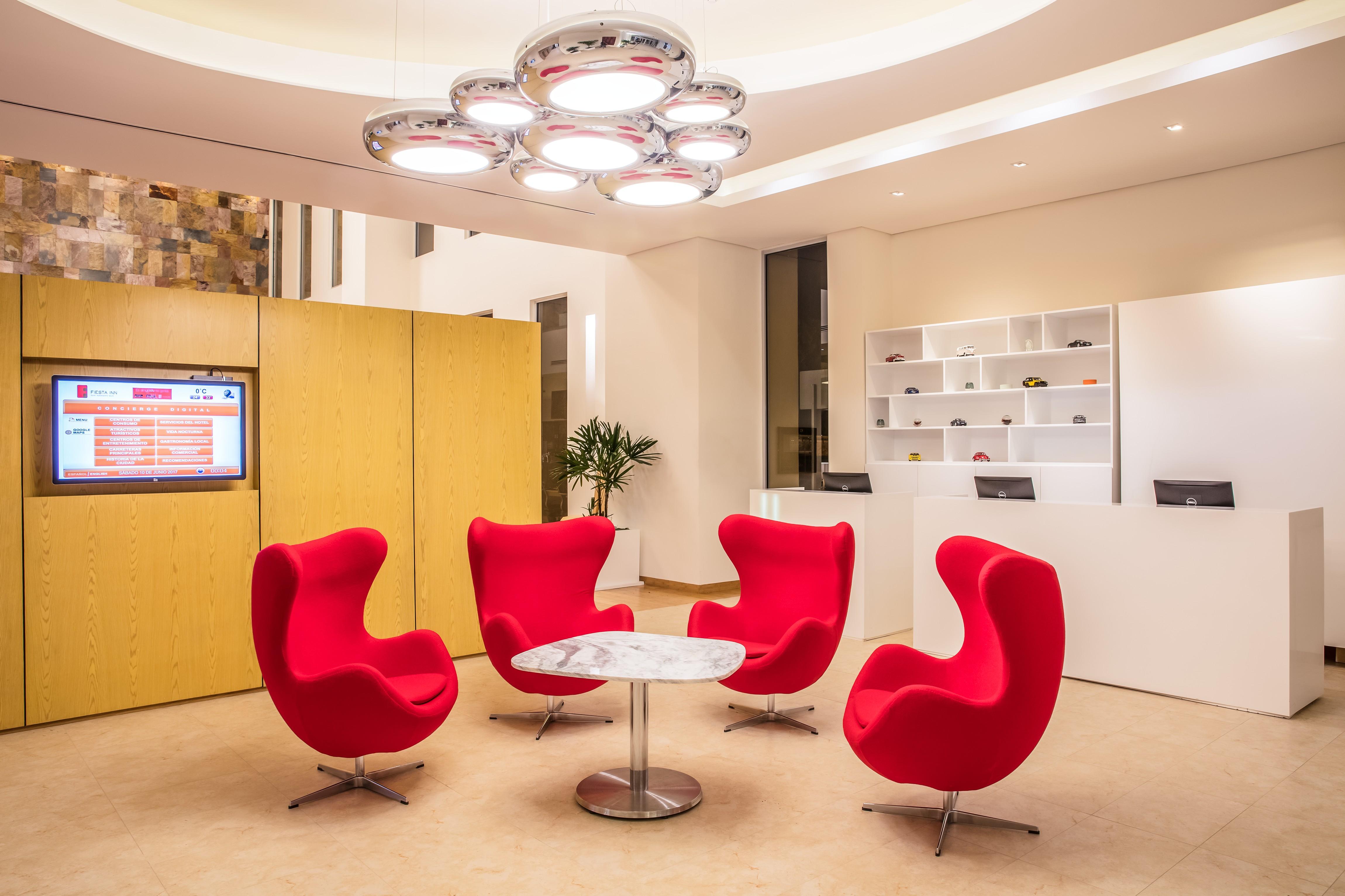 Fiesta Inn Silao Puerto Interior ภายนอก รูปภาพ