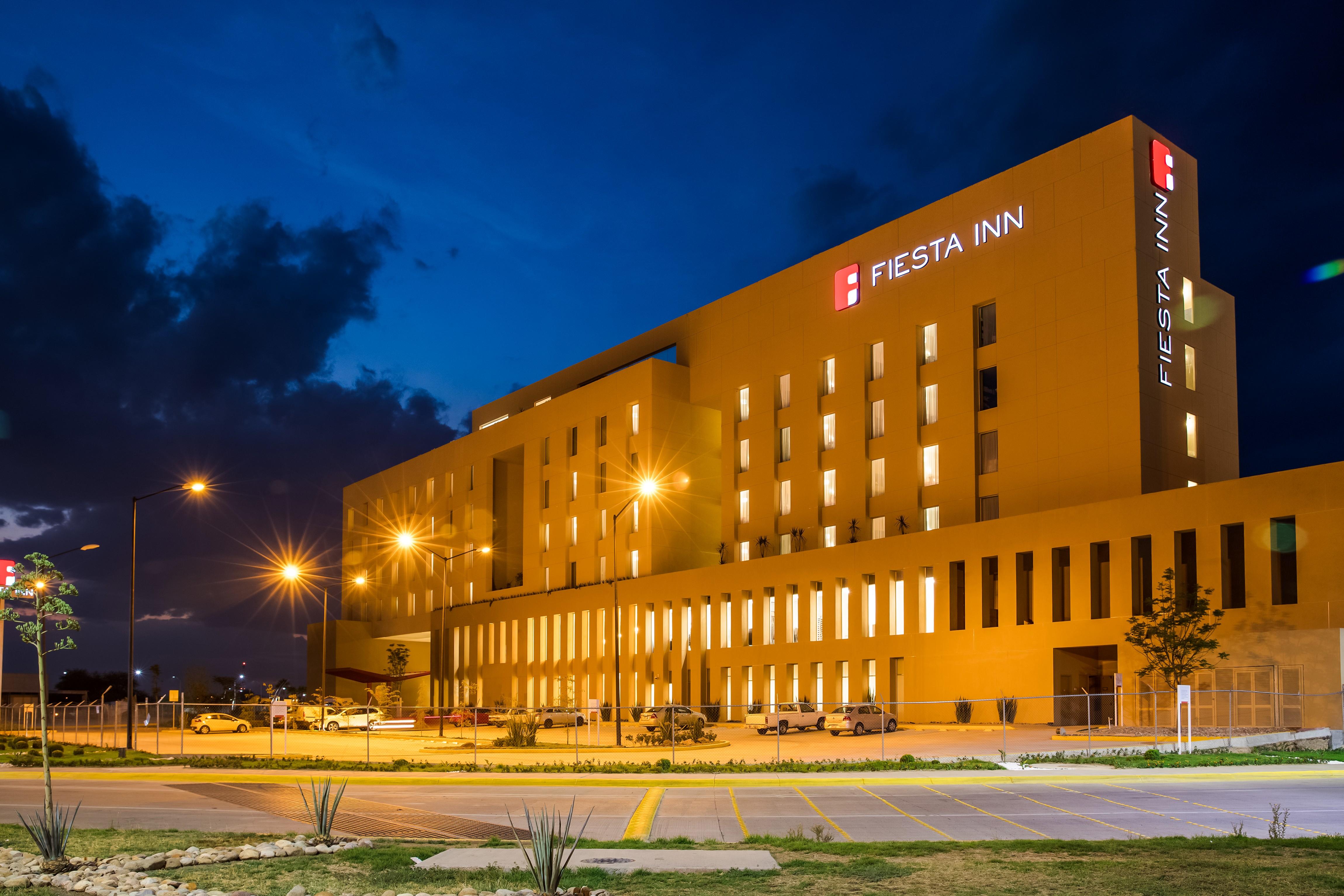Fiesta Inn Silao Puerto Interior ภายนอก รูปภาพ