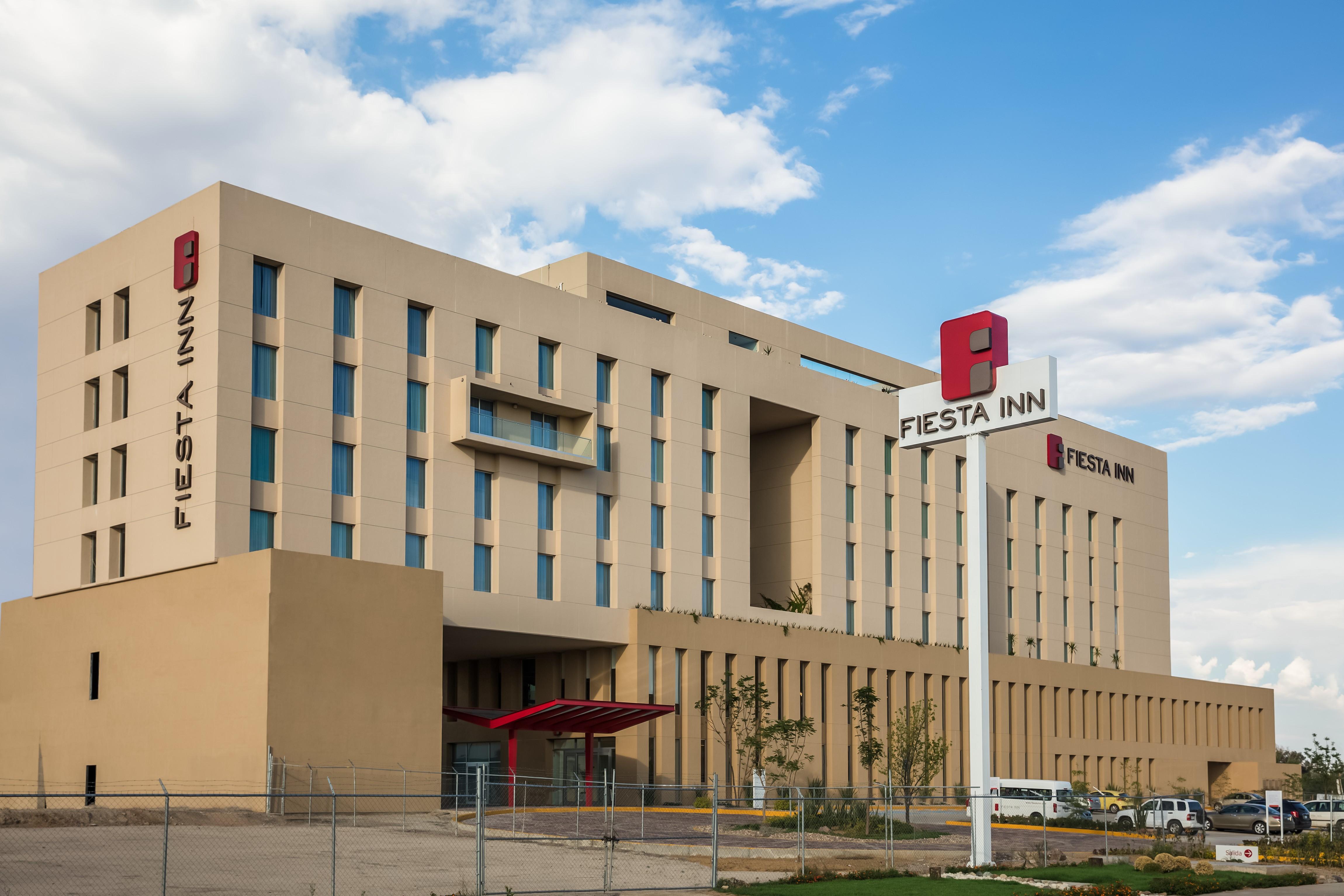 Fiesta Inn Silao Puerto Interior ภายนอก รูปภาพ