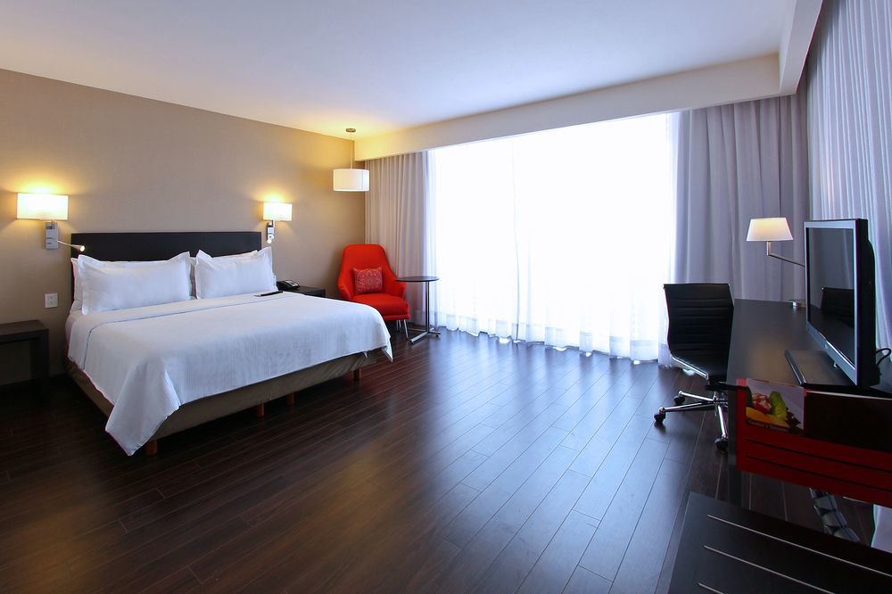 Fiesta Inn Silao Puerto Interior ภายนอก รูปภาพ