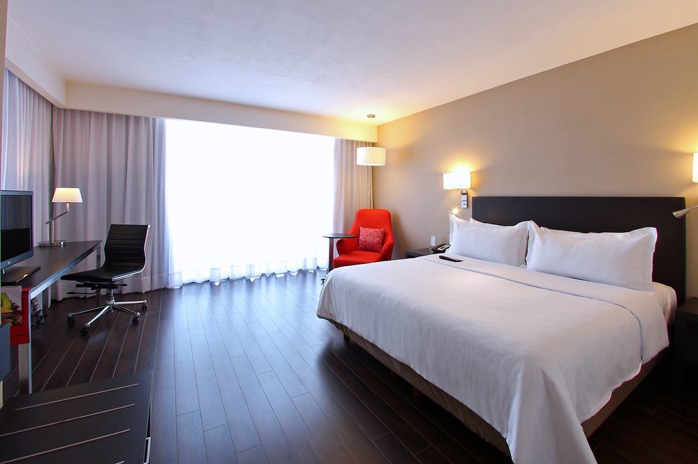 Fiesta Inn Silao Puerto Interior ภายนอก รูปภาพ