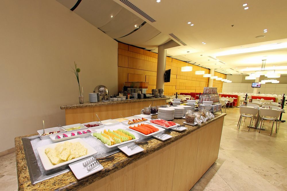 Fiesta Inn Silao Puerto Interior ภายนอก รูปภาพ